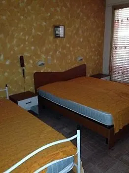 Ile De France Hotel 3*